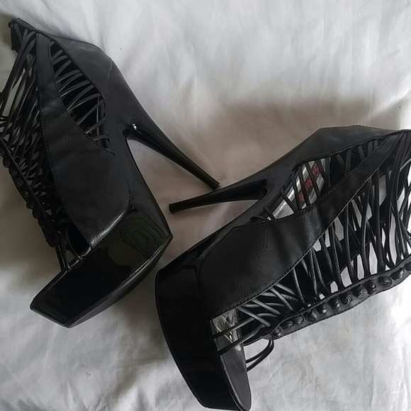 Shoes - Picture 6 of 8